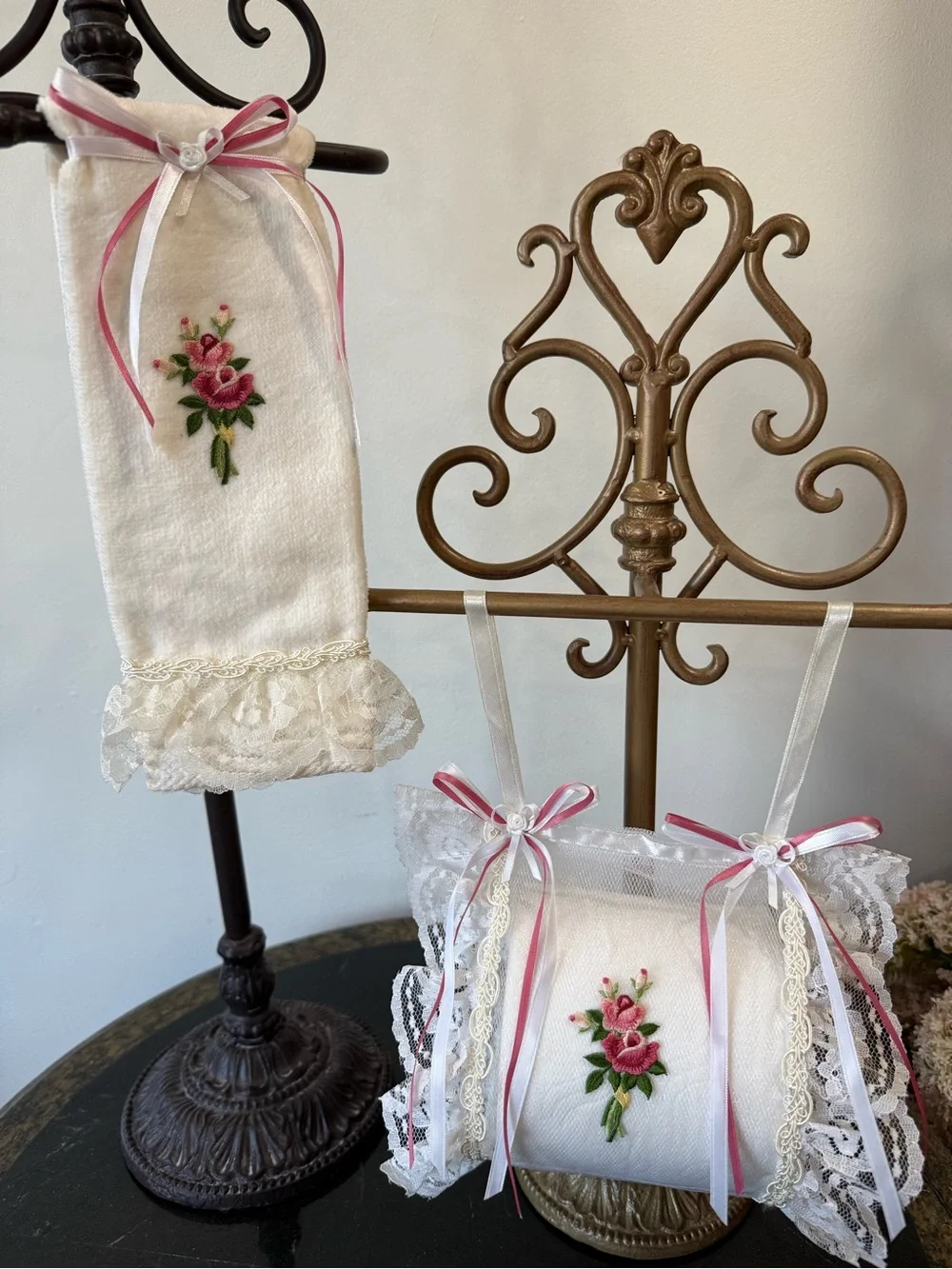 💐 Hand Crafted Hand Towel and Toilet Paper Holder Set w/Pink Rose Appliqué 💐